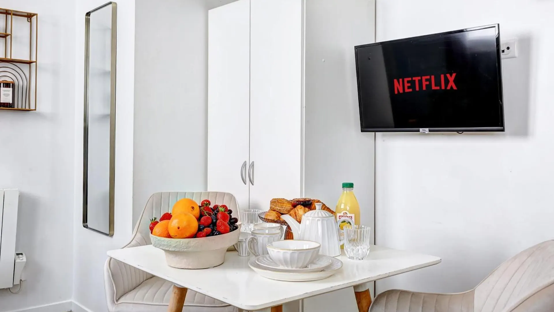 Apartment Studio Cosy Au Coeur De Paris Pres Des Buttes-Chaum