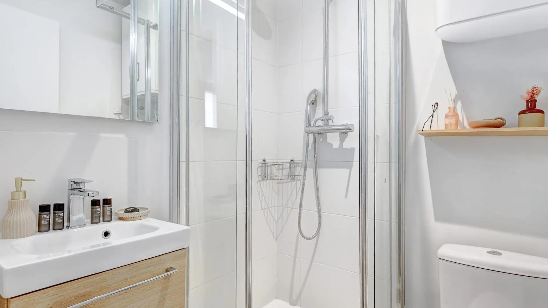 Studio Cosy Au Coeur De Paris Pres Des Buttes-Chaum Apartment